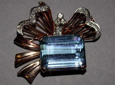 Lot 203 - Aquamarine and Diamond Pin