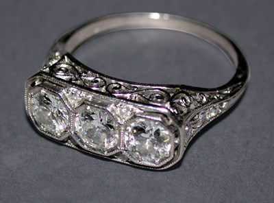Lot 169 - Three Stone Diamond Ring