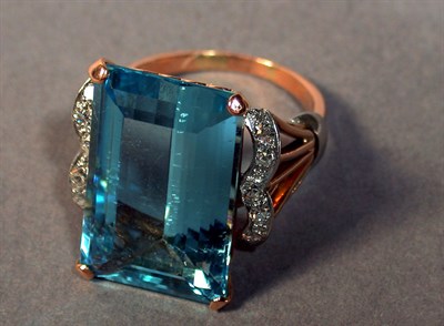 Lot 293 - Aquamarine and Diamond Ring