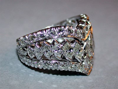 Lot 284 - Diamond Wedding Band