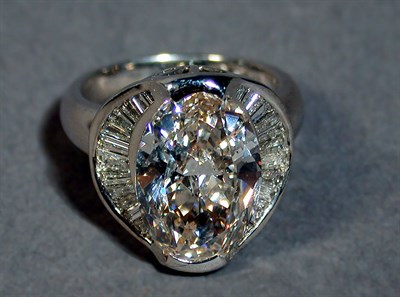 Lot 304 - Diamond Dinner Ring