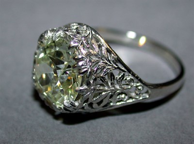 Lot 271 - Old Mine Diamond Ring