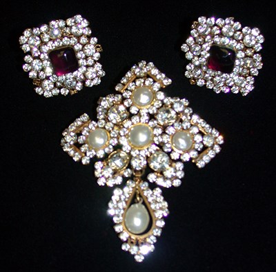Lot 776 - Chanel Pendant and Earrings