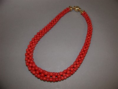 Lot 219 - Coral Bead Necklace