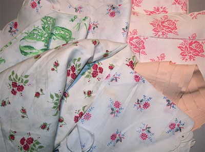 Lot 908 - Group of Linens
