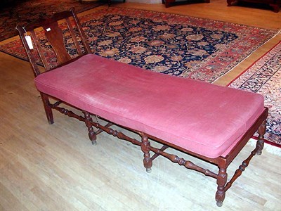 Lot 220 - Queen Anne Style Maple Daybed The yoked crest...