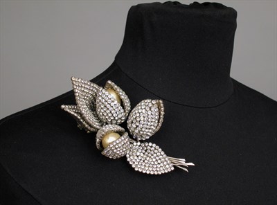 Lot 771 - French Flower Brooch