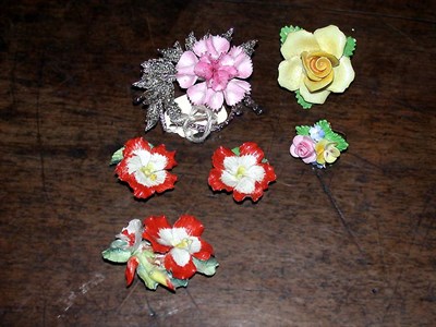 Lot 253 - Miscellaneous Group of Porcelain Flowers