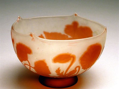 Lot 291 - Galle Cameo Glass Footed Bowl The body...
