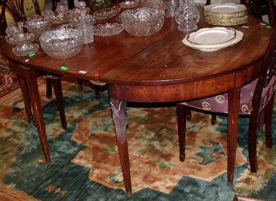 Lot 299 - Federal Style Mahogany Two-Part Dining Table