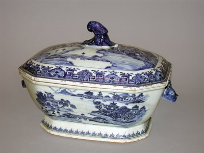 Lot 46 - CHINESE EXPORT BLUE AND WHITE PORCELAIN...