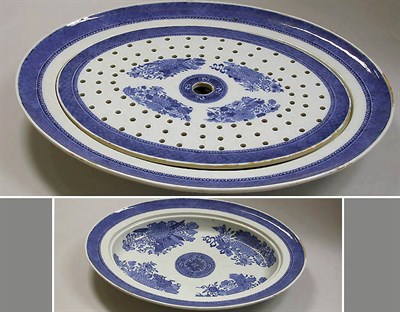 Lot 38 - CHINESE EXPORT BLUE AND WHITE PORCELAIN OVAL...