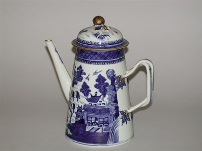 Lot 41 - CHINESE EXPORT BLUE AND WHITE PORCELAIN...