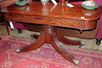 Lot 187 - Federal Mahogany Drop-Leaf Table