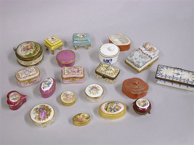 Lot 522 - Miscellaneous Group of Porcelain Boxes...