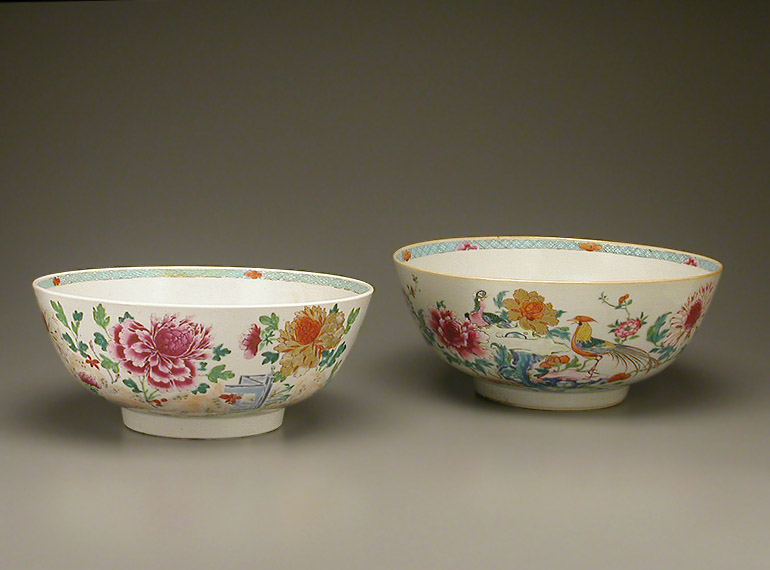 Lot 29 - COMPANION PAIR OF CHINESE EXPORT FAMILLE ROSE...