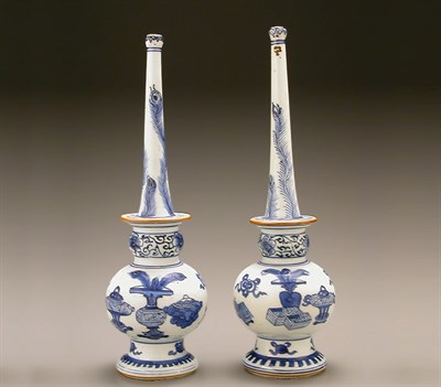 Lot 11 - PAIR OF CHINESE EXPORT BLUE AND WHITE...