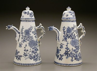 Lot 28 - PAIR OF CHINESE EXPORT BLUE AND WHITE...