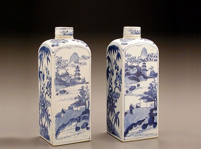 Lot 10 - PAIR OF CHINESE EXPORT BLUE AND WHITE...