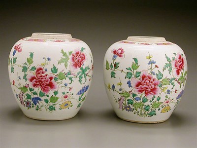 Lot 35 - PAIR OF CHINESE FAMILLE ROSE PORCELAIN GINGER...