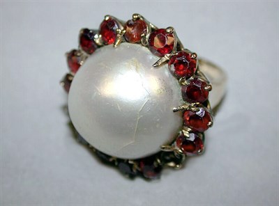 Lot 136 - Cultured Pearl and Garnet Ring