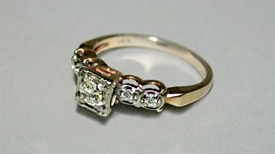 Lot 642 - Diamond Ring