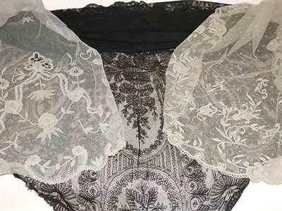 Lot 973 - Group of Lace