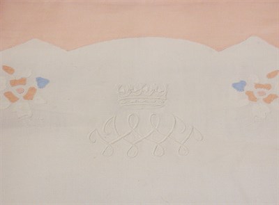Lot 987 - Duchess of Windsor Porthault Appliqued and Embroidered Linen Bed Set