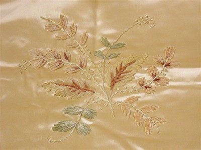 Lot 986 - Pale Apricot Satin Twin Bedroom Suite