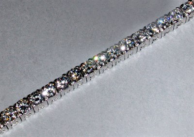 Lot 443 - Diamond Line Bracelet