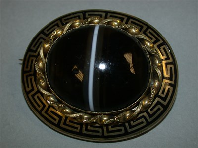 Lot 33 - Banded Agate Brooch