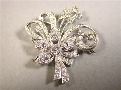 Lot 379 - Diamond Spray Pin