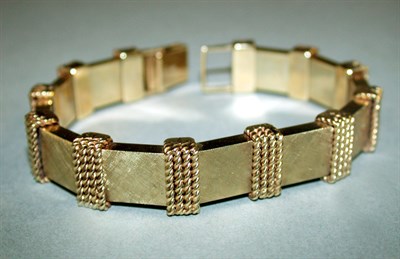 Lot 154 - Gold Flexible Bracelet 14 kt. yellow gold,...