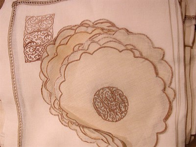 Lot 362 - Group of Linens