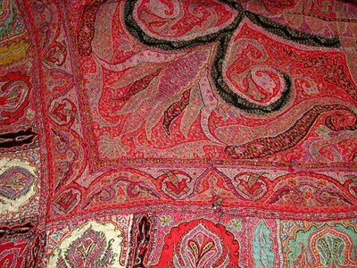 Lot 976 - Paisley Shawl