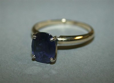 Lot 130 - Sapphire Ring