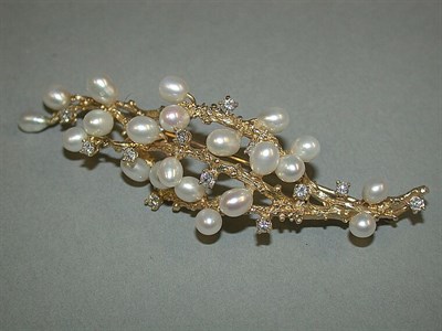 Lot 102 - Cultured Pearl and Diamond Pin