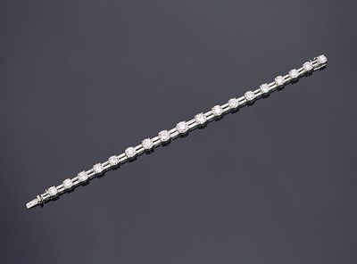 Lot 413 - Diamond Straight Line Bracelet