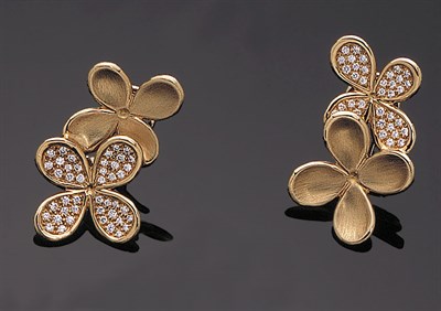Lot 187 - Pair of Angela Cummings 18 kt. Yellow Gold and Diamond Double Hydrangea Earrings