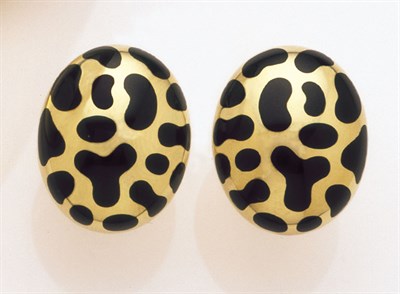 Lot 177 - Pair of Angela Cummings 18 kt. Yellow Gold Large Black Jade Jaguar Earrings
