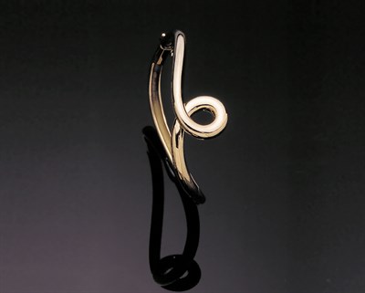 Lot 197 - Angela Cummings 18 kt. Yellow Gold Swirl Loop Bracelet