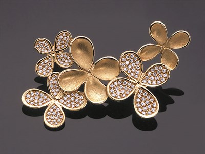 Lot 189 - Angela Cummings 18 kt. Yellow Gold and Diamond Hydrangea Brooch
