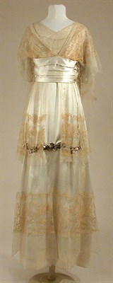 Lot 453 - Paquin Ecru Silk and Lace Afternoon Gown