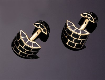 Lot 215 - Pair of Angela Cummings 18 kt. Yellow Gold and Black Jade Brick Cufflinks