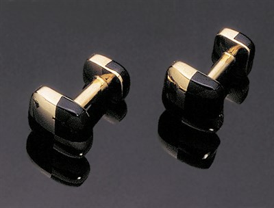 Lot 211 - Pair of Angela Cummings 18 kt. Yellow Gold and Black Jade Curved Check Cufflinks