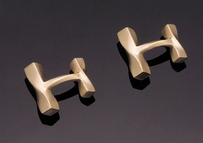 Lot 212 - Pair of Angela Cummings 18 kt. Yellow Gold Twist Bar Cufflinks