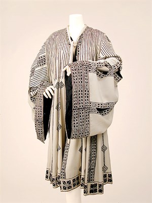 Lot 464 - Fortuny Black and Ivory Silk Coat