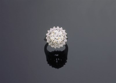 Lot 409 - Diamond Cocktail Ring