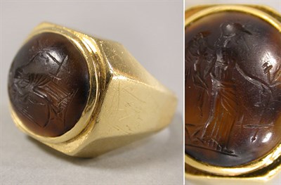 Lot 318 - Gold Intaglio Ring