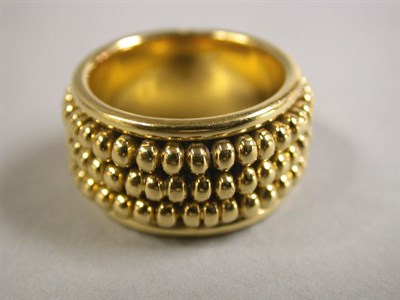 Lot 319 - Gold Wedding Band